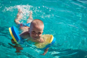 Kraulquappen als Schwimmhilfen